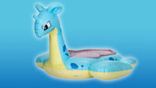 蓝狮在线:宝可梦粉丝现在可以在线购买拉普拉斯泳池浮垫